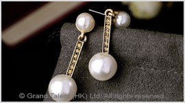 Pearls Stud Earrings